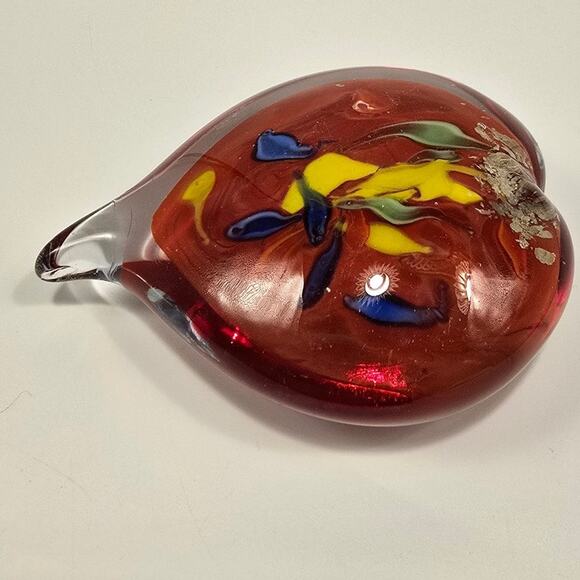 Red Heart Glass Paperweight with Iris Flowers and Gold 4" EUC‎ - Picture 2 of 9
